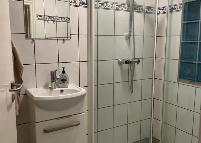 With Wifi, Close To Center, And Forrest Apartamento